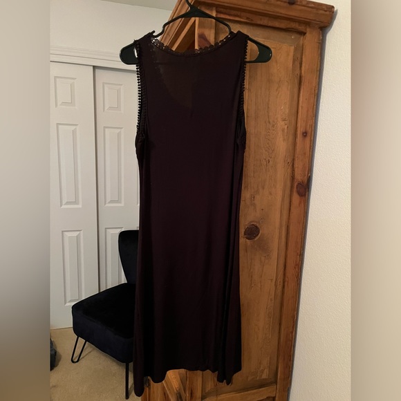 Sleeveless black dress - Picture 2 of 3